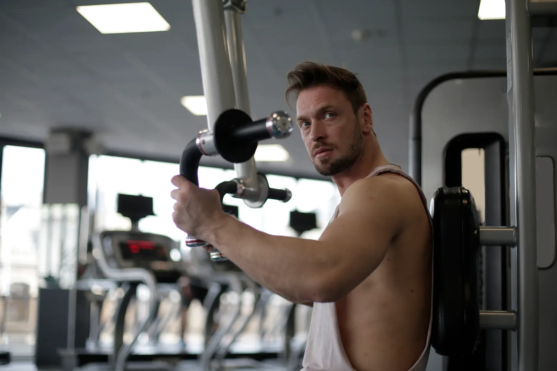 Summer 2026 strength training: how to maintain winter gains through July and August without losing nine months of progress